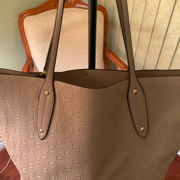 Shoulder bag for a women. - Picture 2 of 7